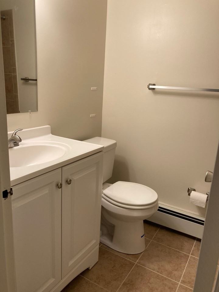 Suburban Square Apartments - Photo 5 of 32