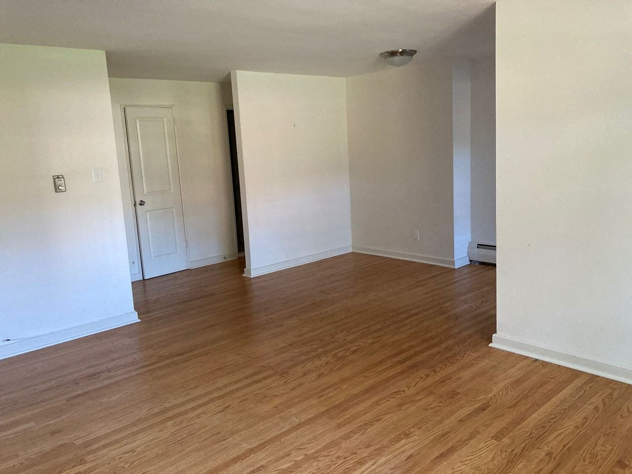 Suburban Square Apartments - Photo 6 of 32