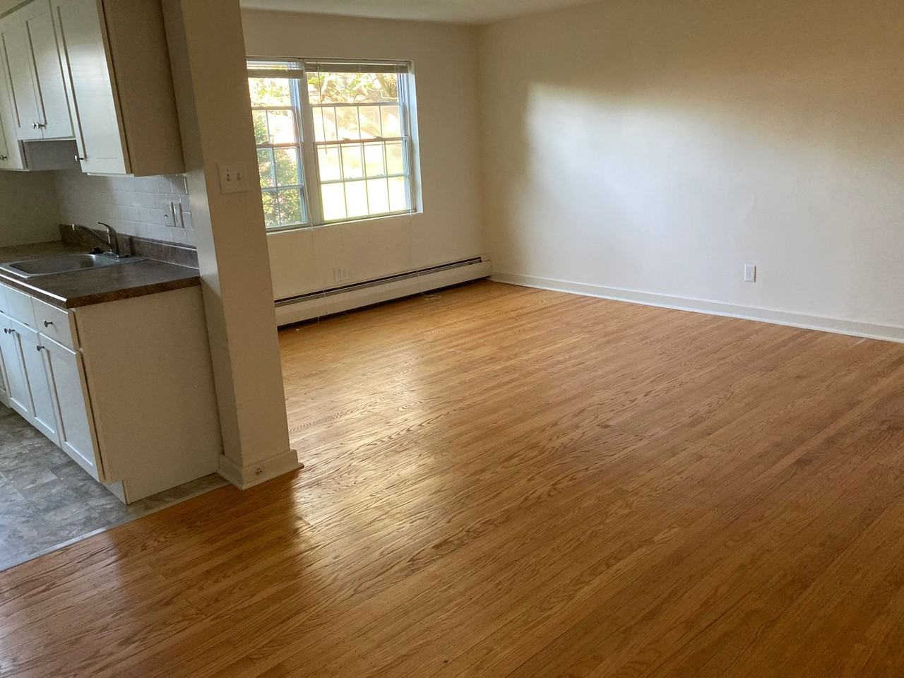 Suburban Square Apartments - Photo 7 of 32