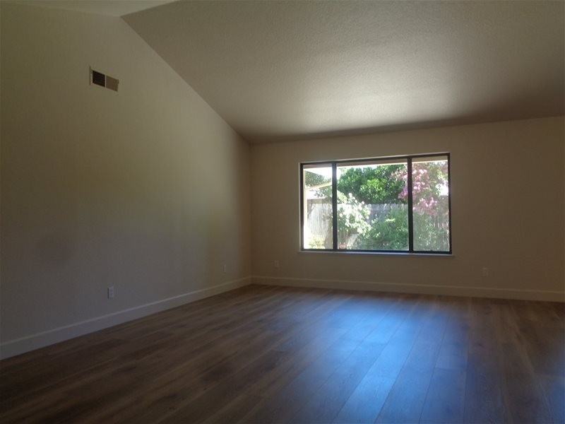 911 Mariposa Dr #1 - Photo 2 of 10