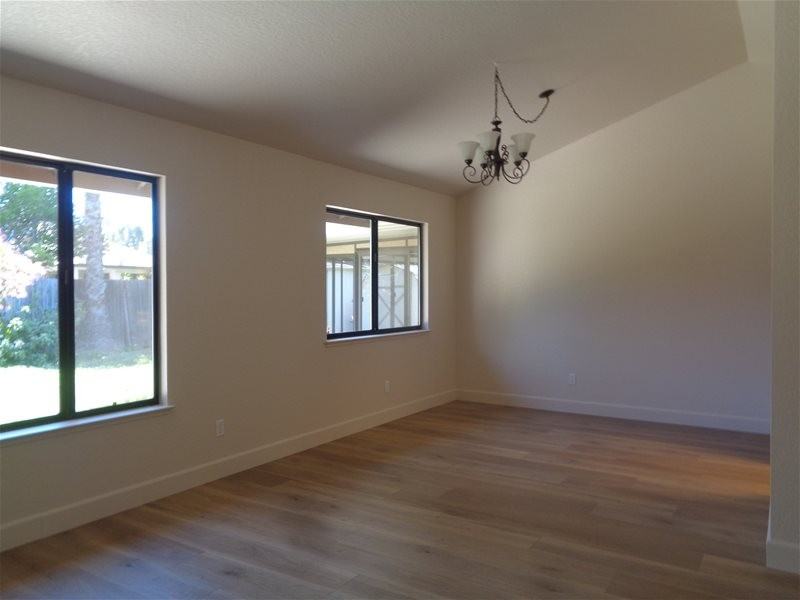 911 Mariposa Dr #1 - Photo 3 of 10