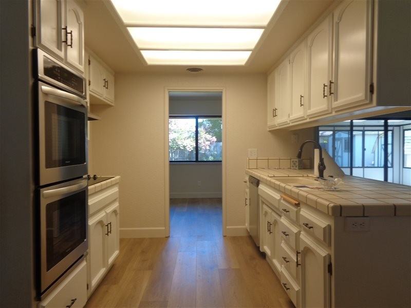 911 Mariposa Dr #1 - Photo 7 of 10