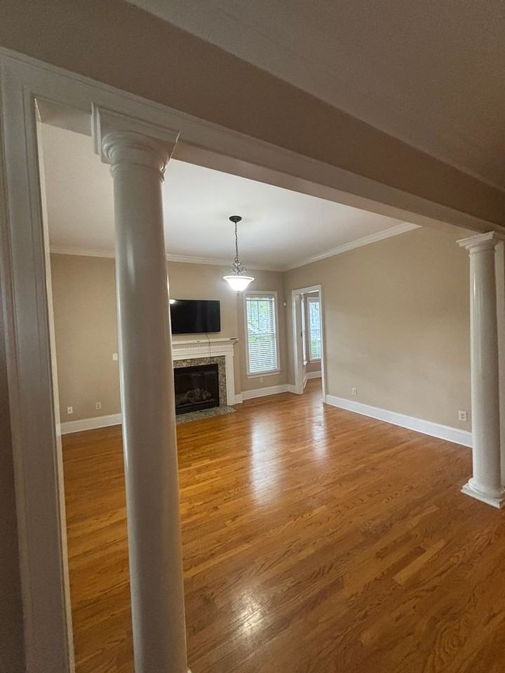 1010 Woodrow St - Photo 2 of 15