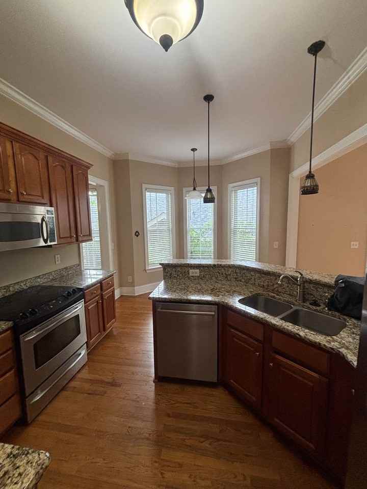 1010 Woodrow St - Photo 6 of 15