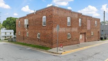 featured image of 306 W Main St #1