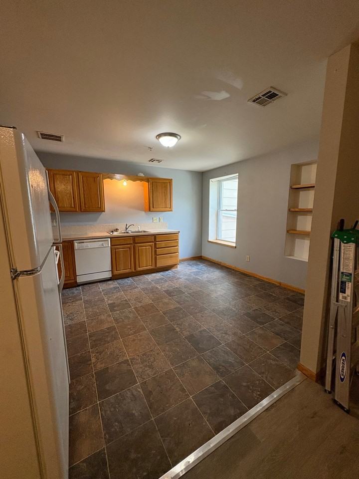 218 West Central Avenue - 2bApt 2b #2B - Photo 2 of 4