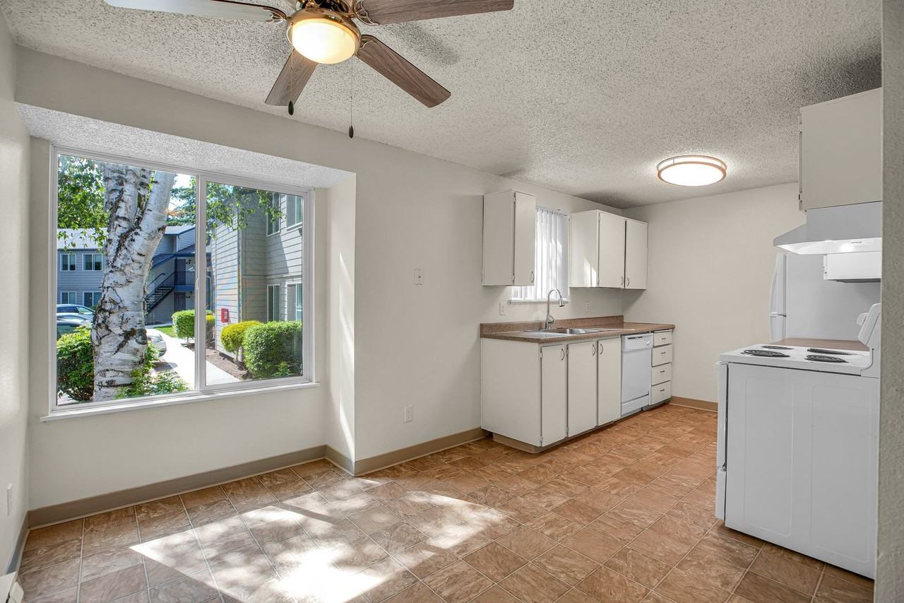 #165 RIVERVIEW APARTMENTS - Photo 2 of 7