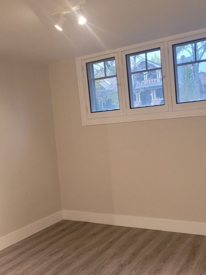 Pollyanna Apartments - Photo 7 of 19