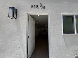featured image of 818 3/4 E 87th Pl