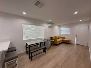 818 3/4 E 87th Pl #818-3-4 - Photo 3 of 12