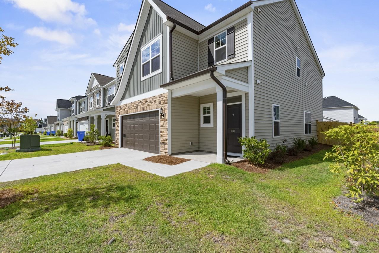 837 Peony Ln #1 - Photo 3 of 47