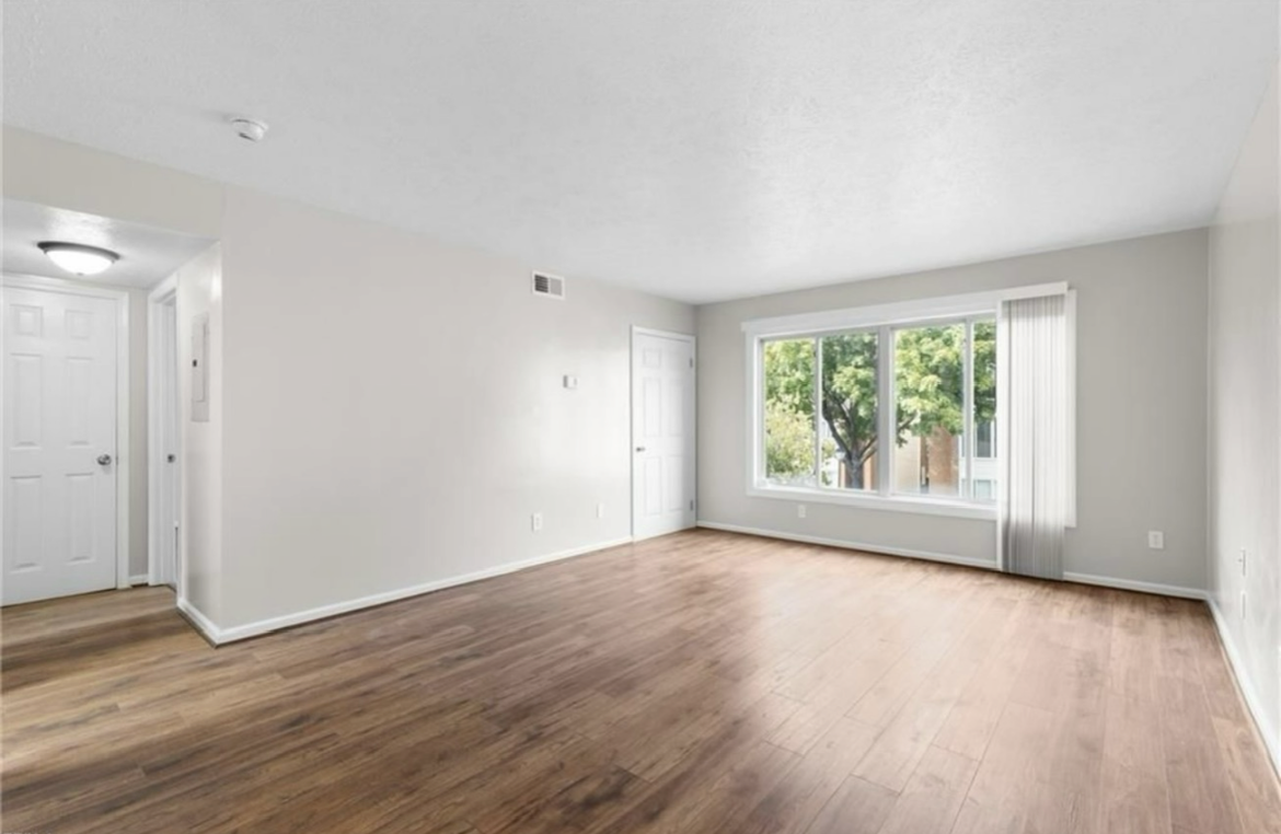 30 Pacific Dr #1 - Photo 3 of 11