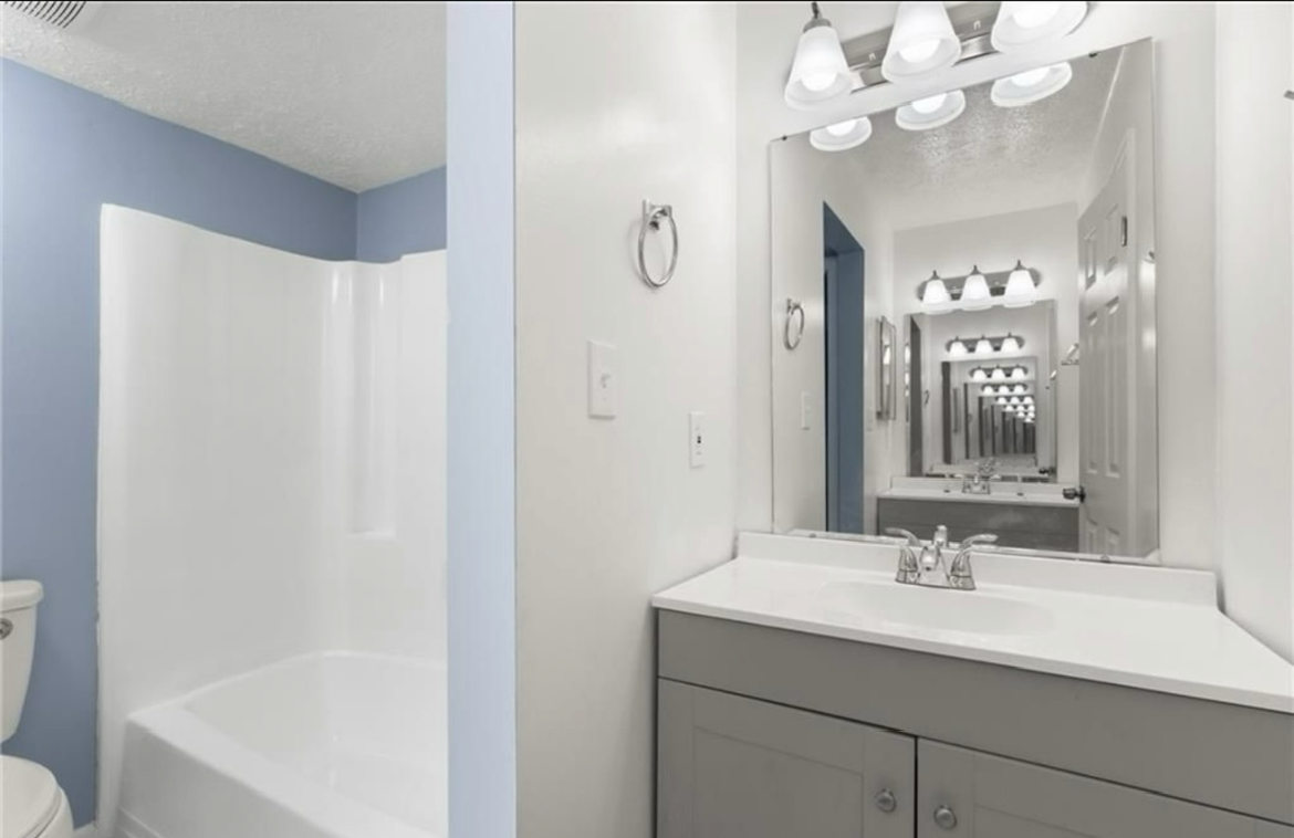 30 Pacific Dr #1 - Photo 5 of 11