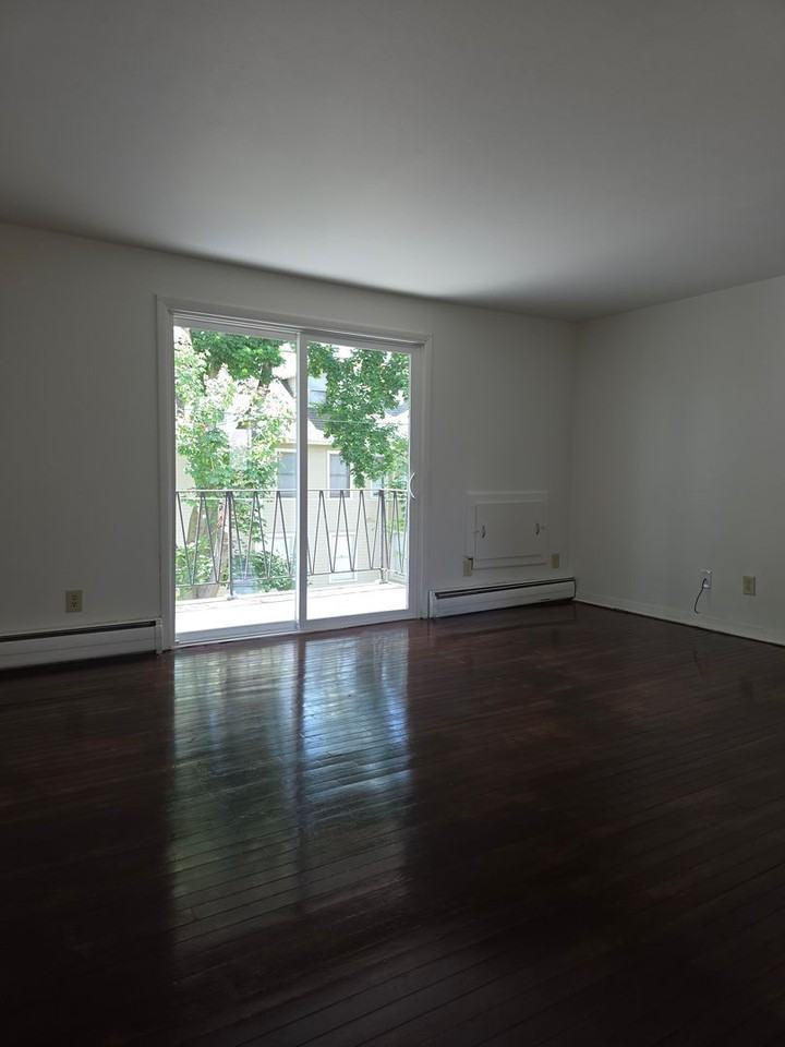 519 W Water St - Photo 2 of 12