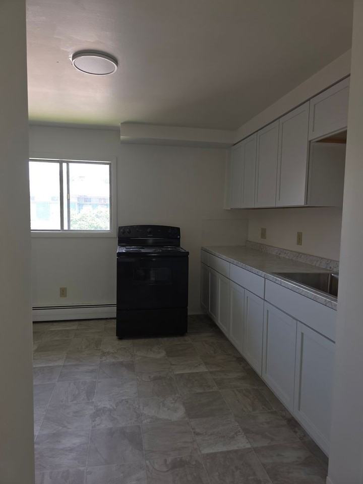 519 W Water St - Photo 3 of 12
