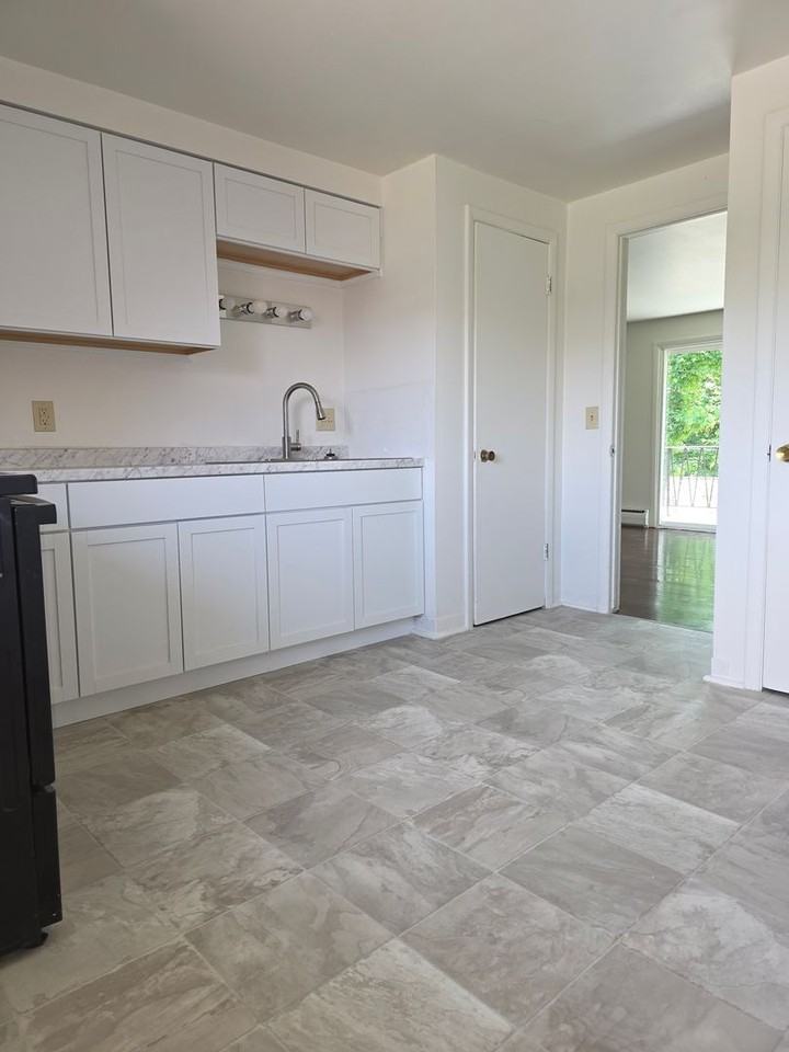 519 W Water St - Photo 4 of 12