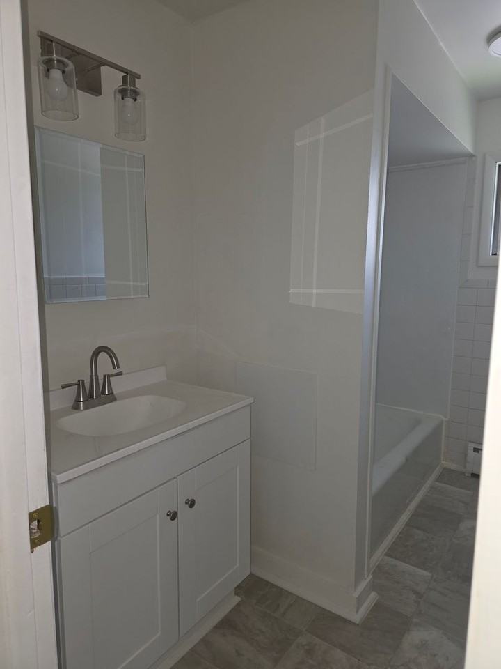 519 W Water St - Photo 6 of 12