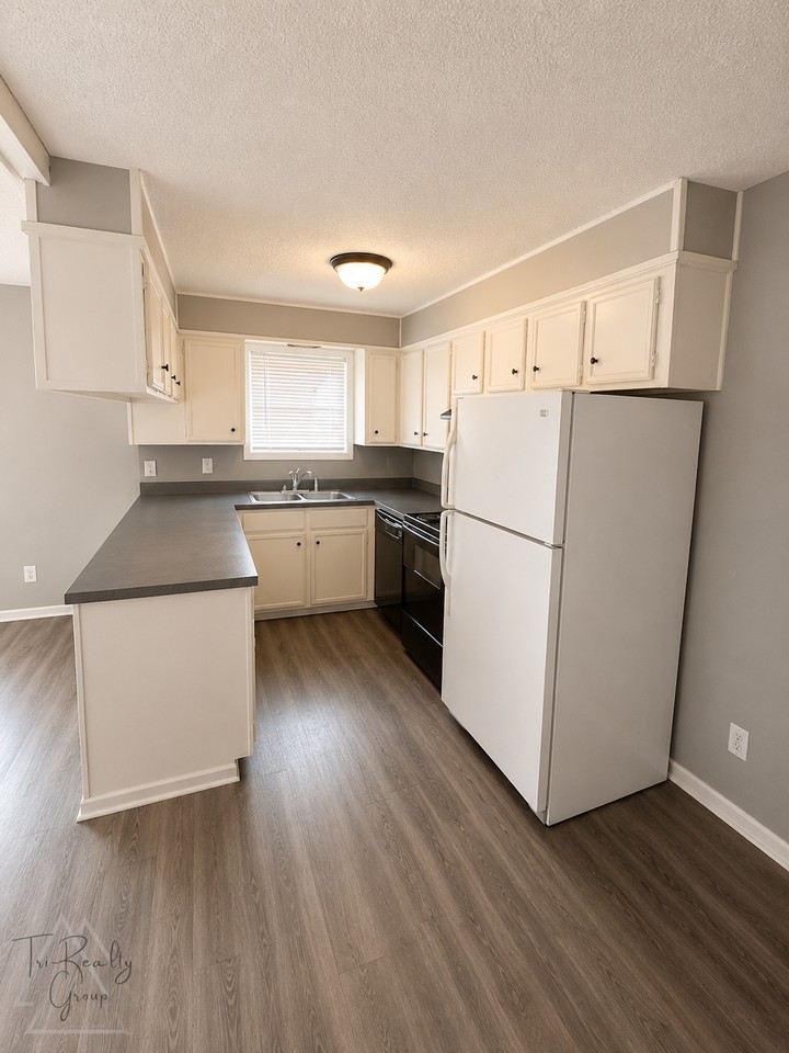501 Westlawn Dr #28 - Photo 3 of 5