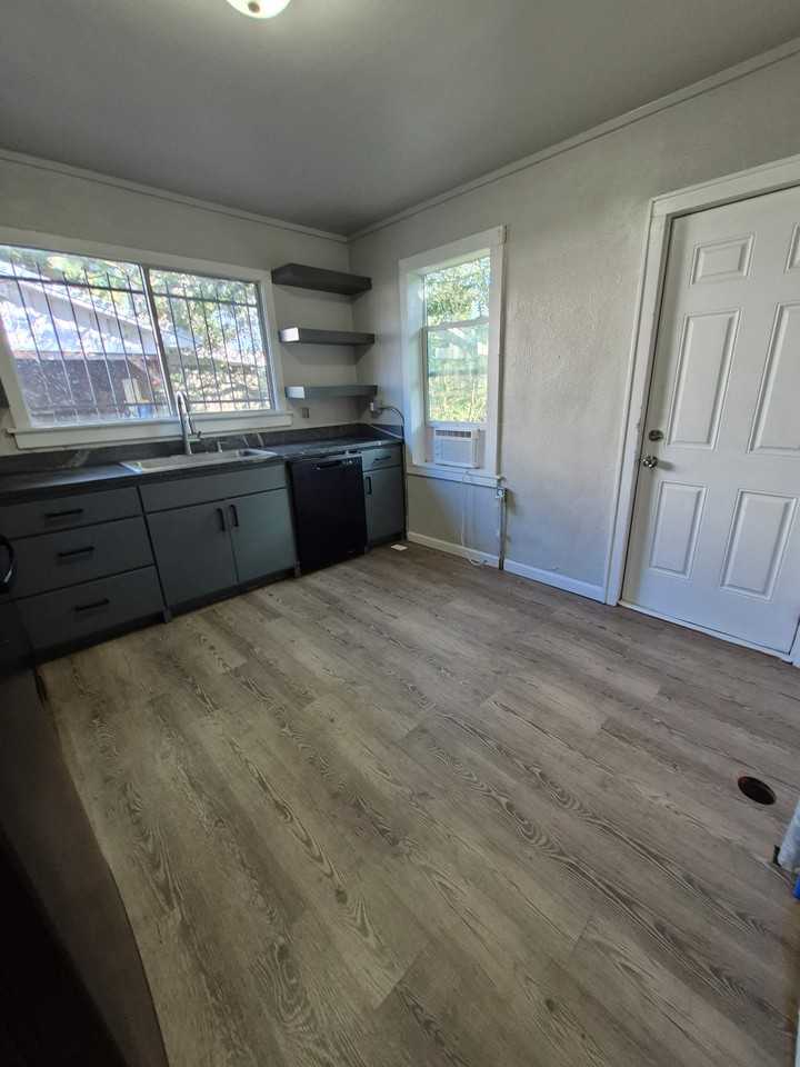 1005 W Saint Louis St #1 - Photo 3 of 7
