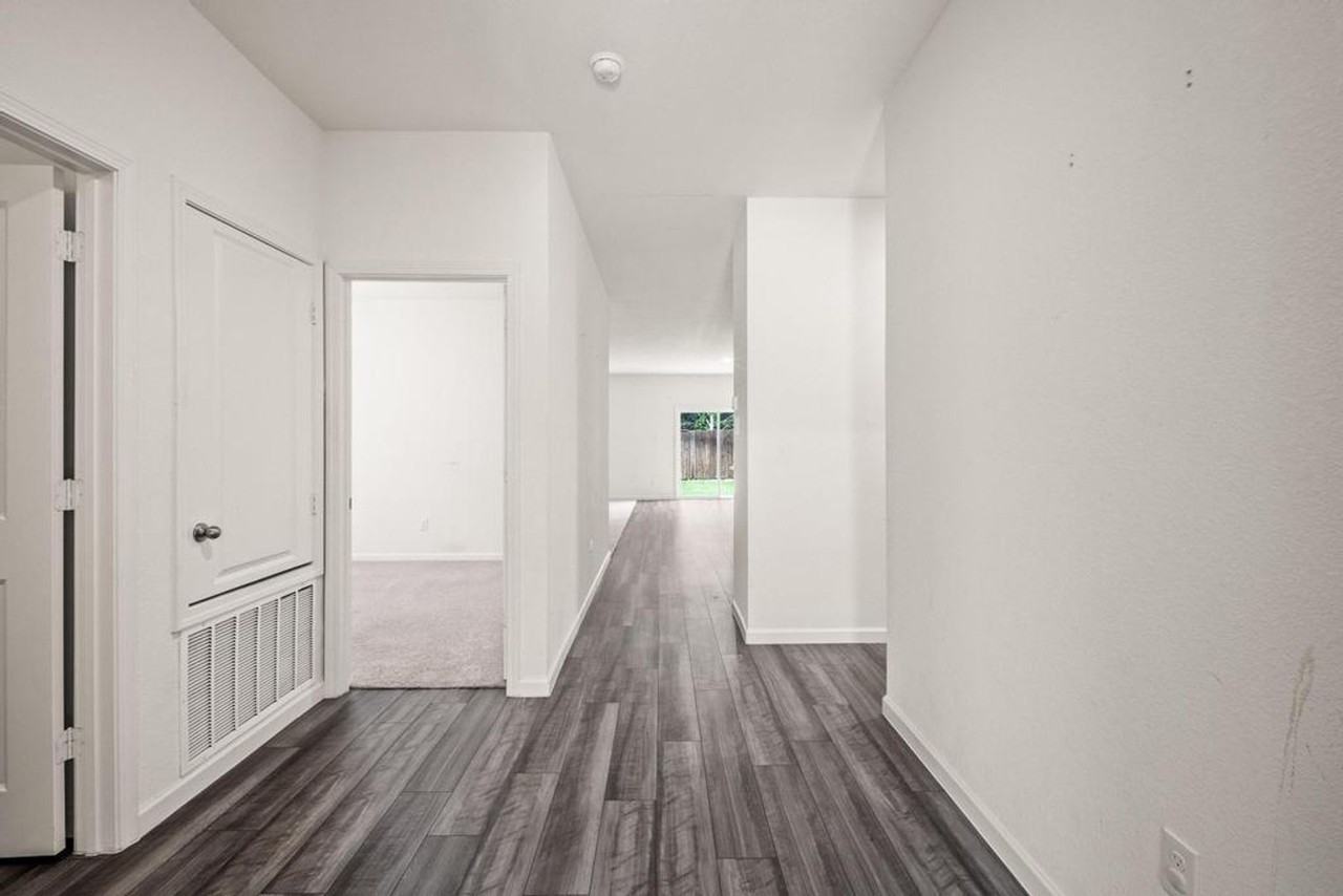 2421 Frio River Rd - Photo 4 of 27