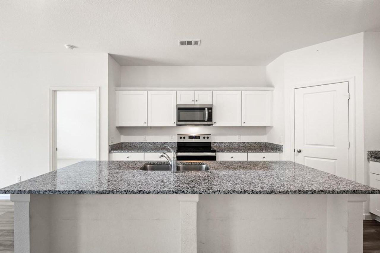2421 Frio River Rd - Photo 6 of 27