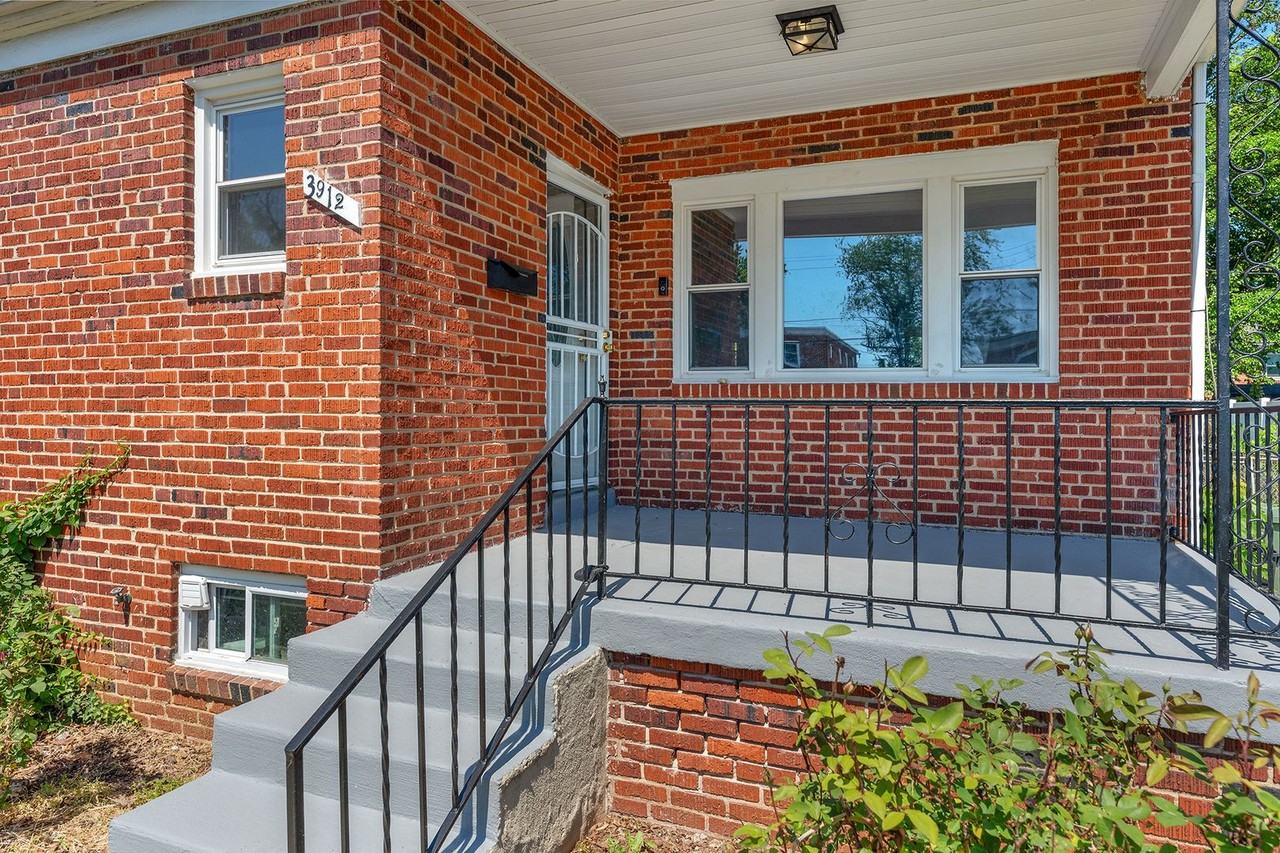 3912 Mortimer Ave - Photo 4 of 32