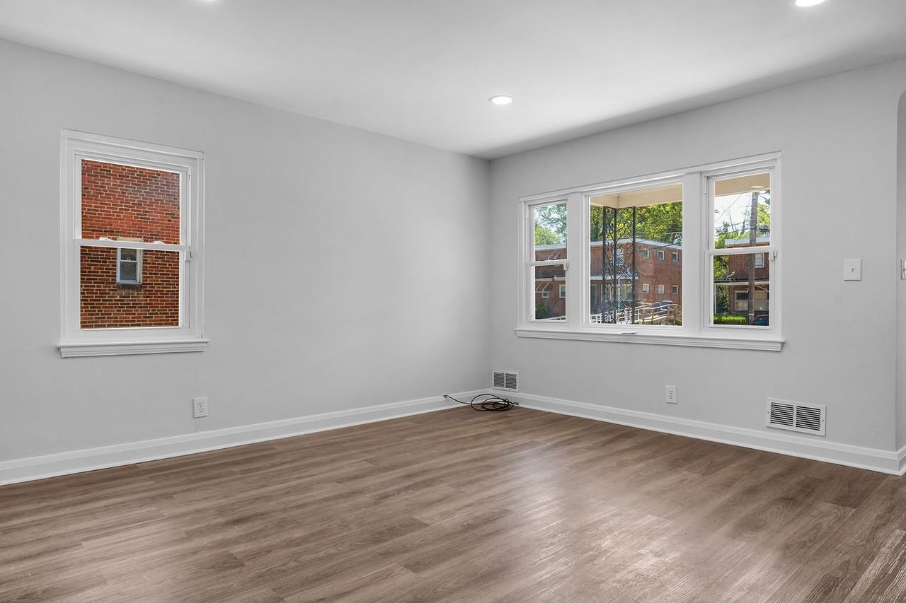 3912 Mortimer Ave - Photo 5 of 32