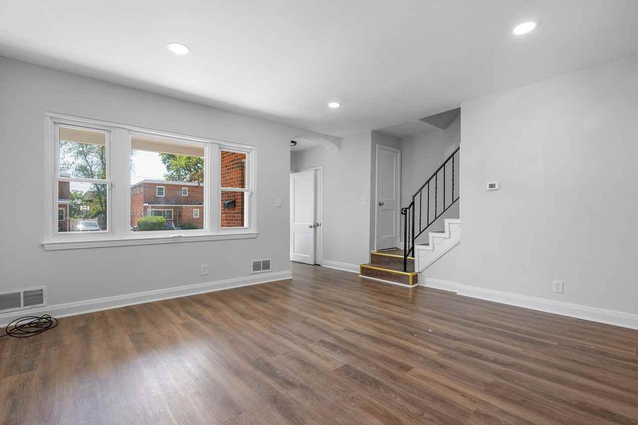 3912 Mortimer Ave - Photo 6 of 32