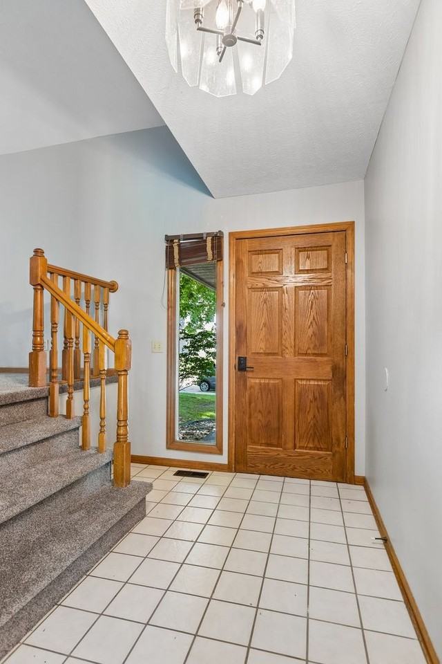 325 N 162nd St - Photo 4 of 35