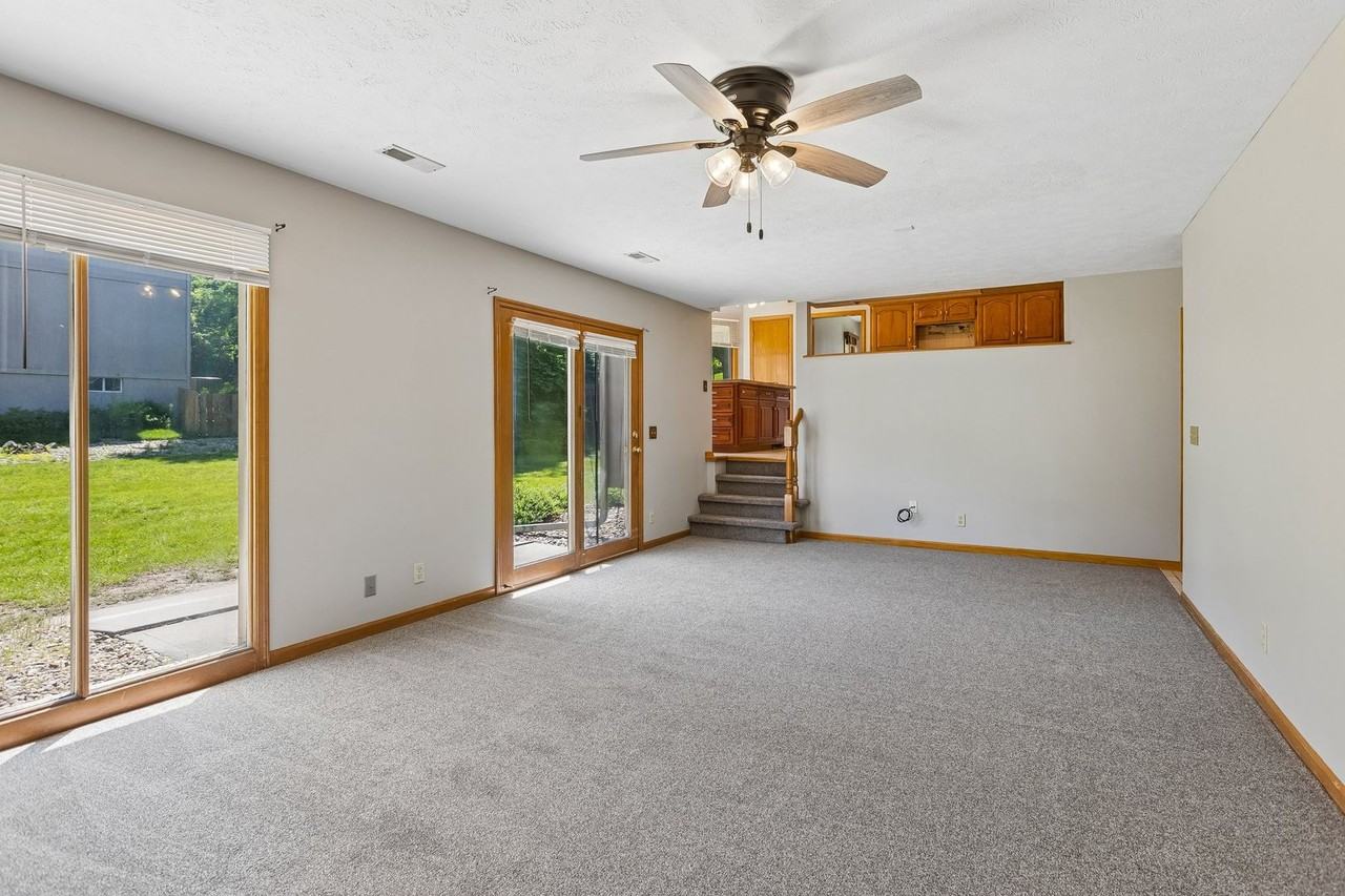 325 N 162nd St - Photo 7 of 35