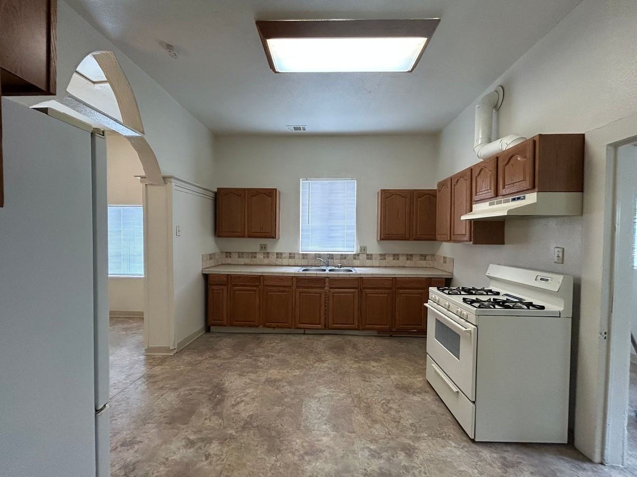 153 Locust Ave - Photo 7 of 20