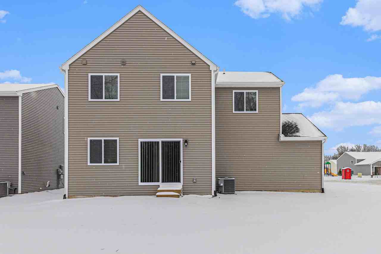 2212 Macatawa Ln - Photo 3 of 28