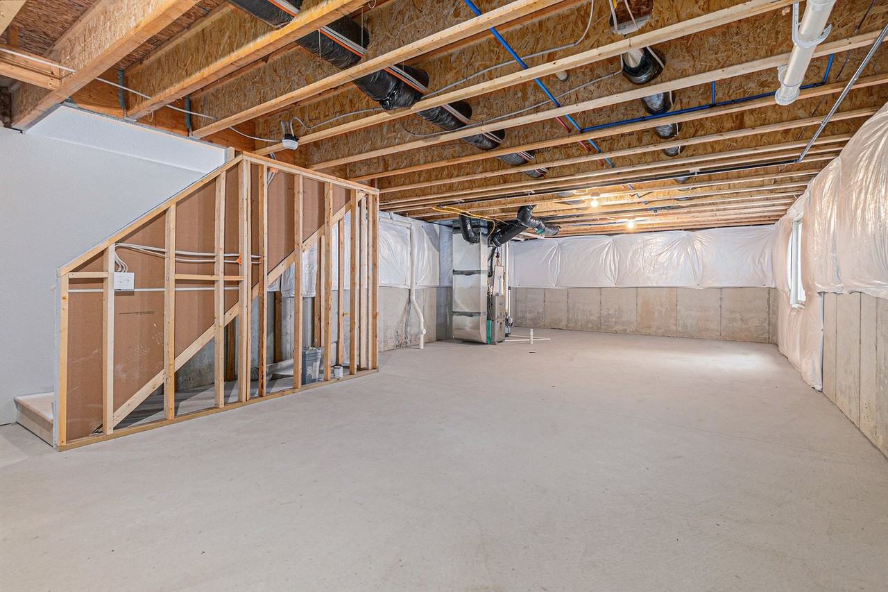 2212 Macatawa Ln - Photo 5 of 28