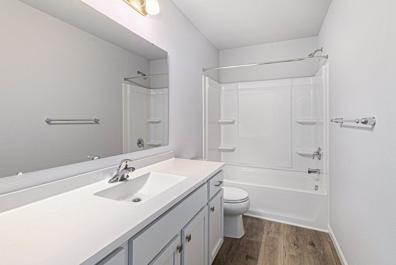 2212 Macatawa Ln - Photo 7 of 28