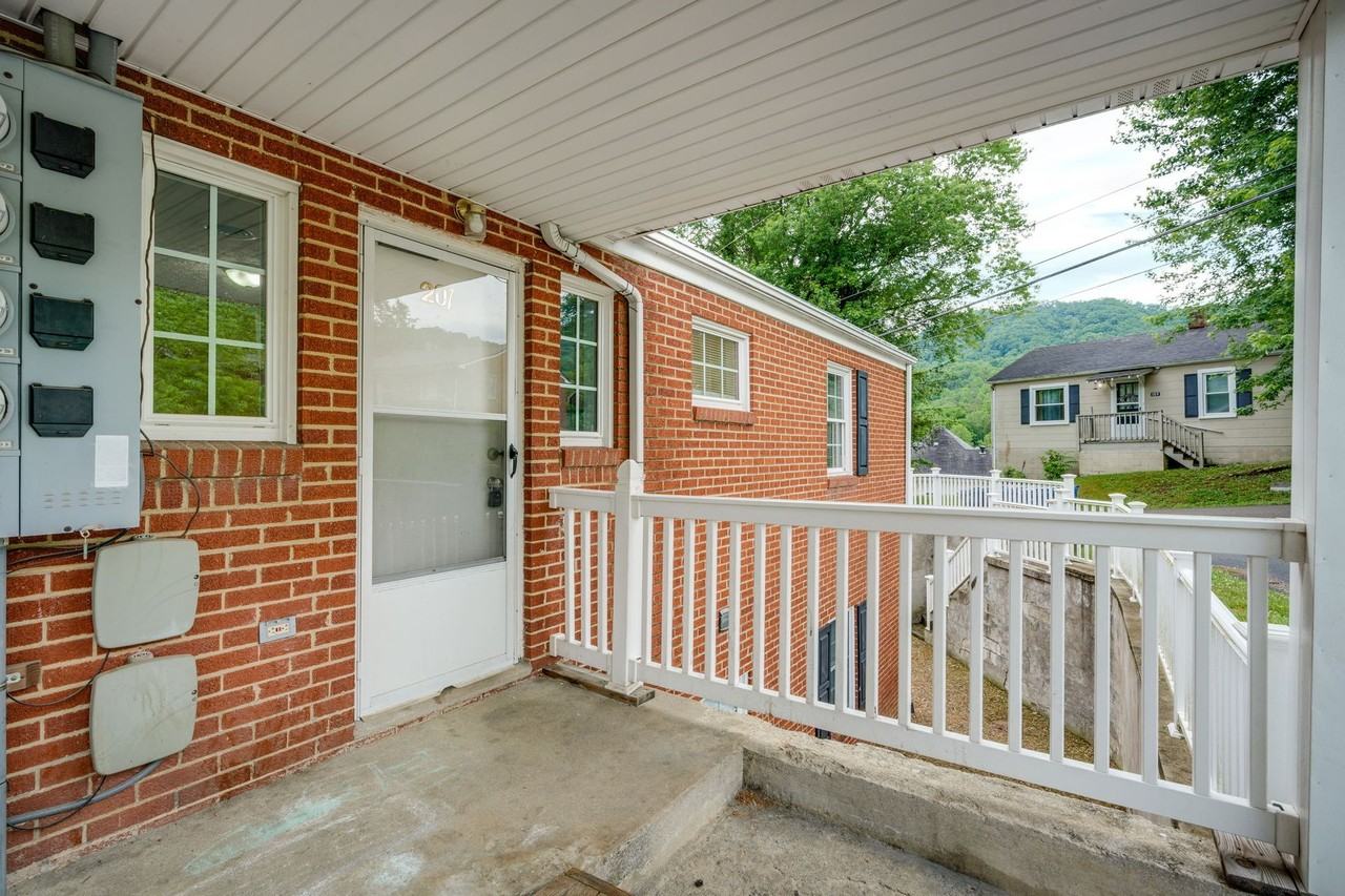 184 Elm Street - Photo 3 of 22