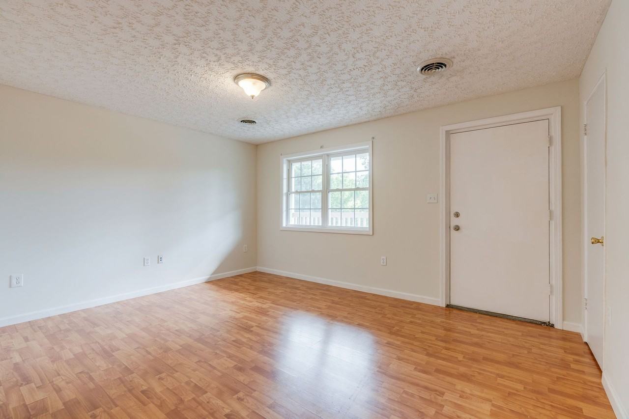 184 Elm Street - Photo 5 of 22