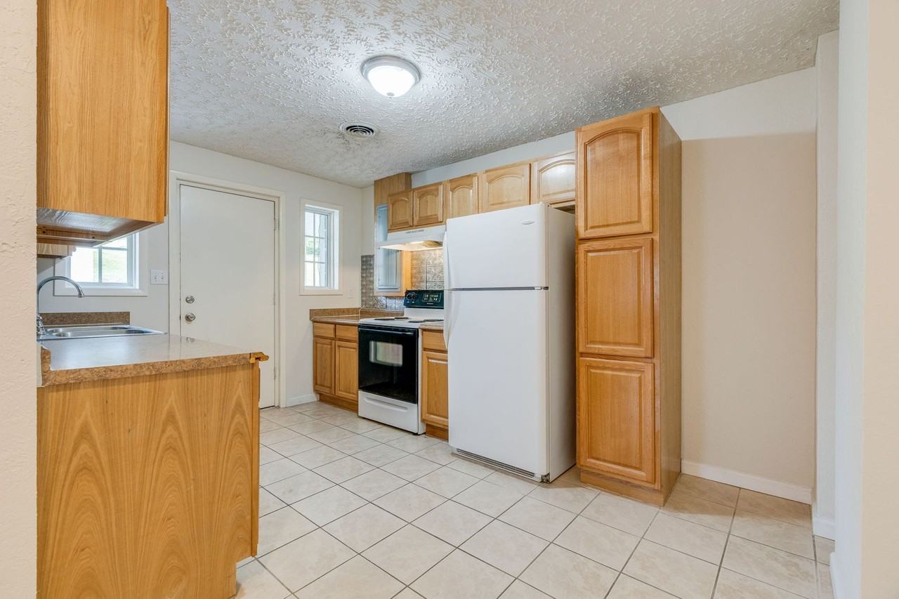 184 Elm Street - Photo 7 of 22