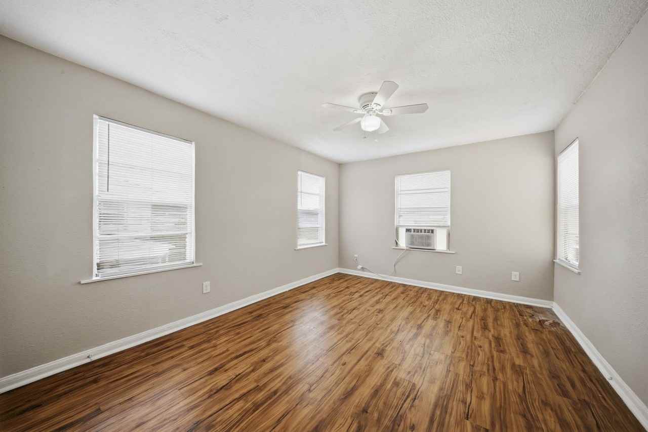 1028 5th Ave N - Photo 4 of 23