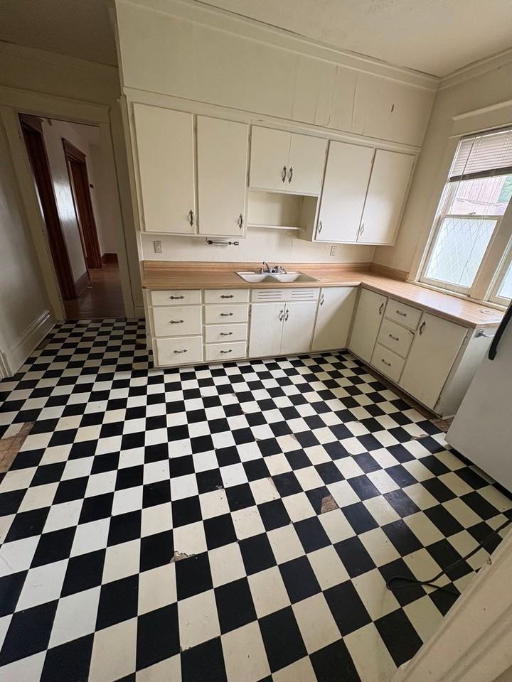 603 Iowa St - Photo 6 of 6