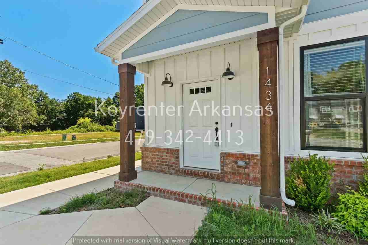 1434 N Oakland Ave - Photo 4 of 29