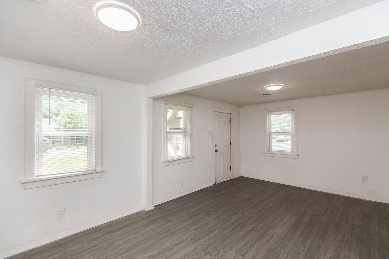 10019 Northgate Dr - Photo 2 of 20