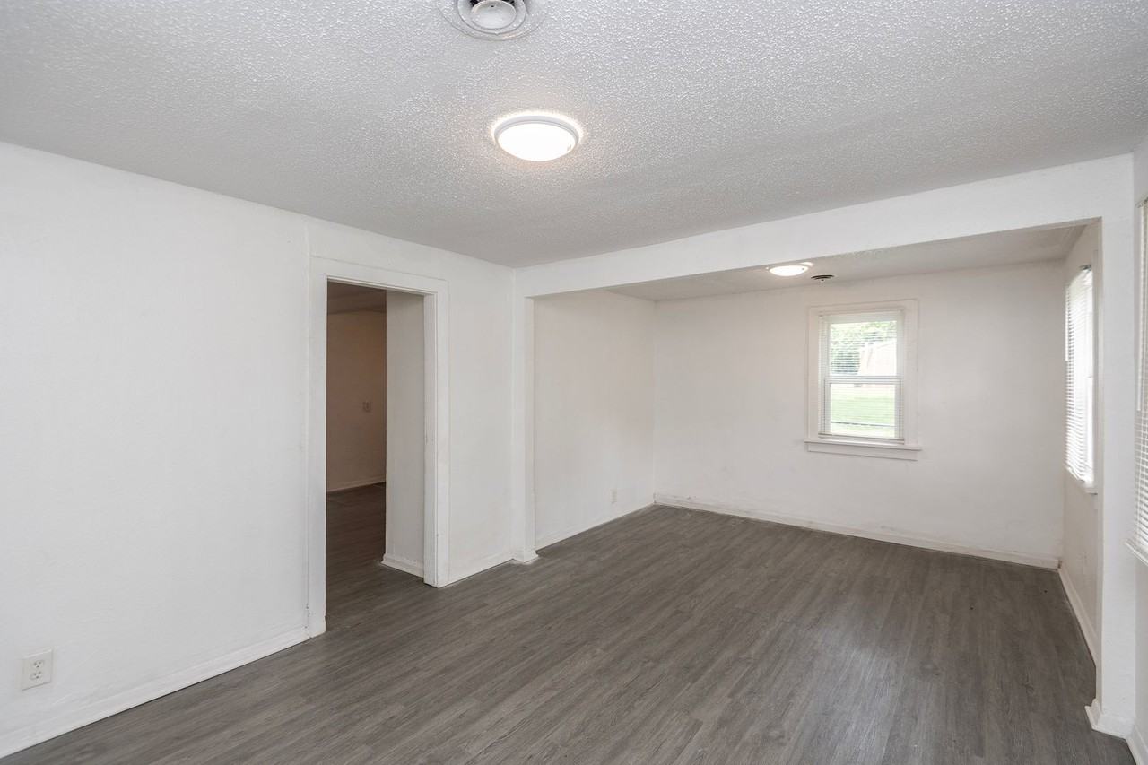10019 Northgate Dr - Photo 3 of 20