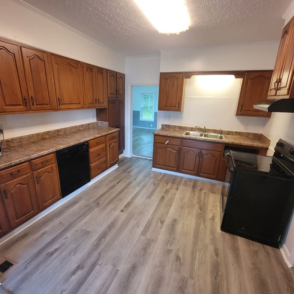 615 Evans St - Photo 4 of 17