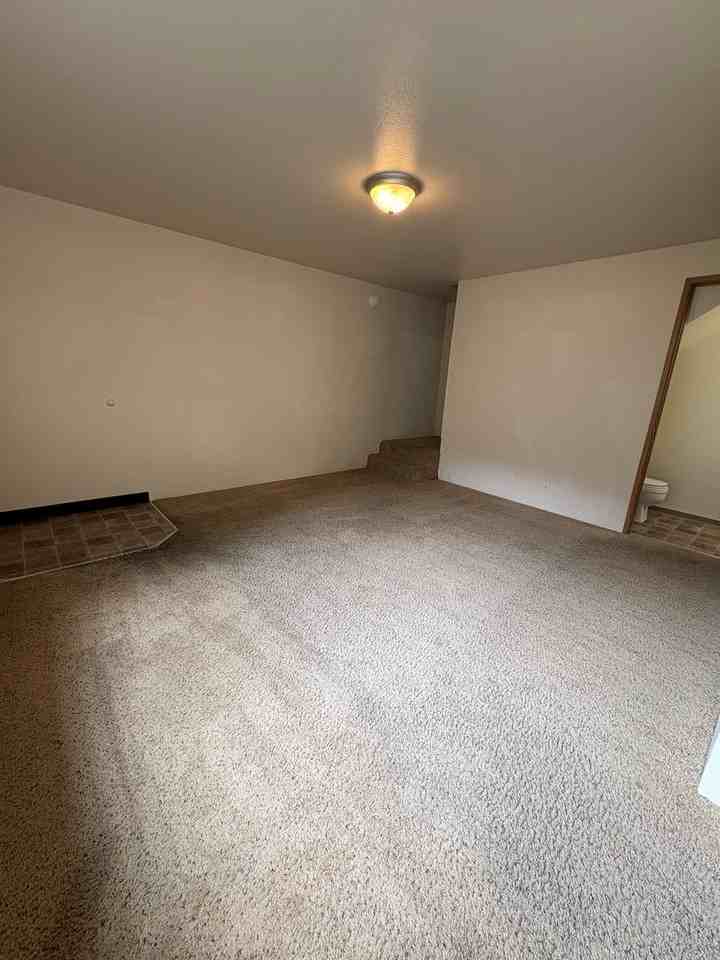2050 Campus Dr - Photo 3 of 14