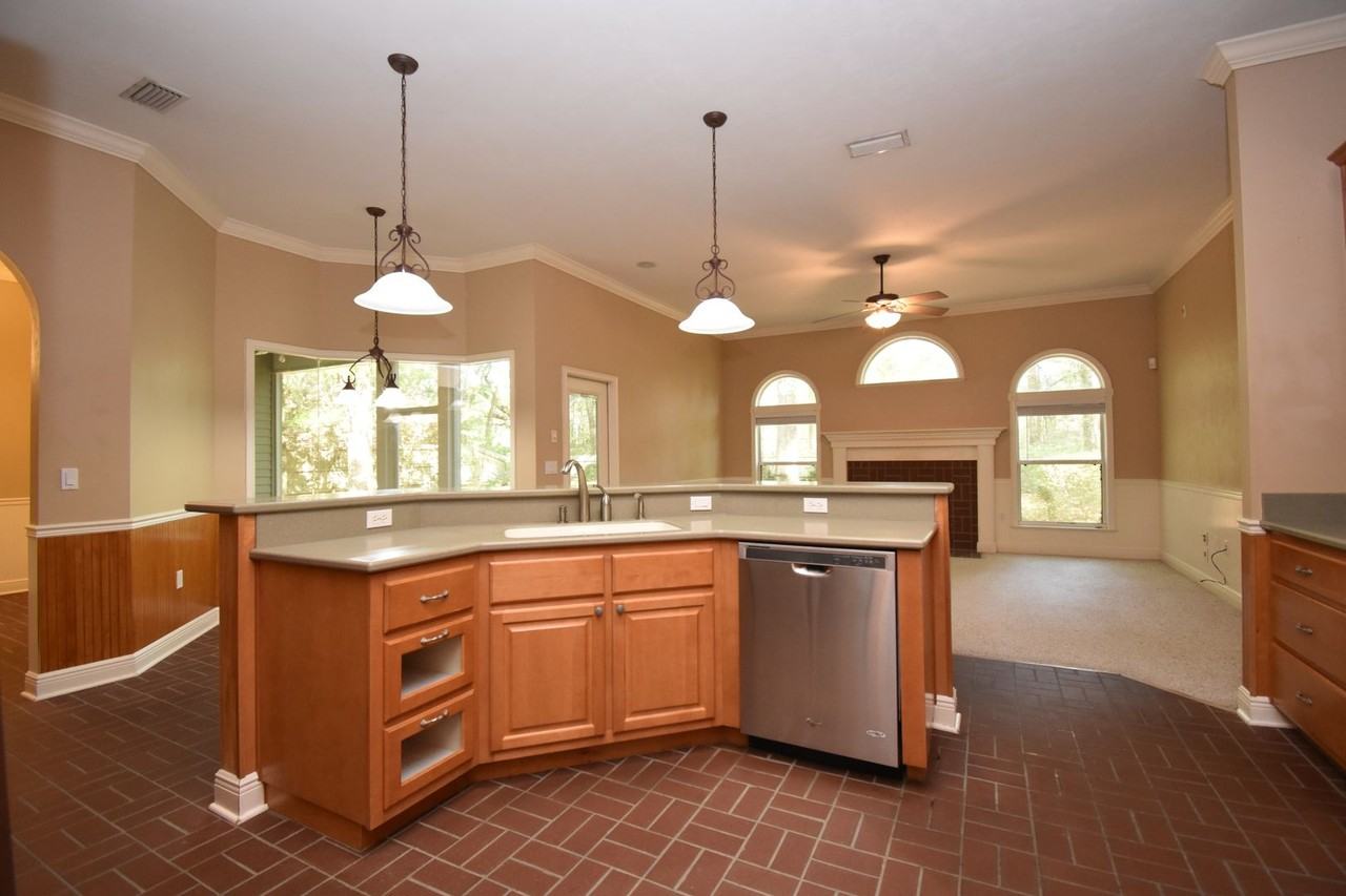 2414 Sw 98th Dr - Photo 4 of 27