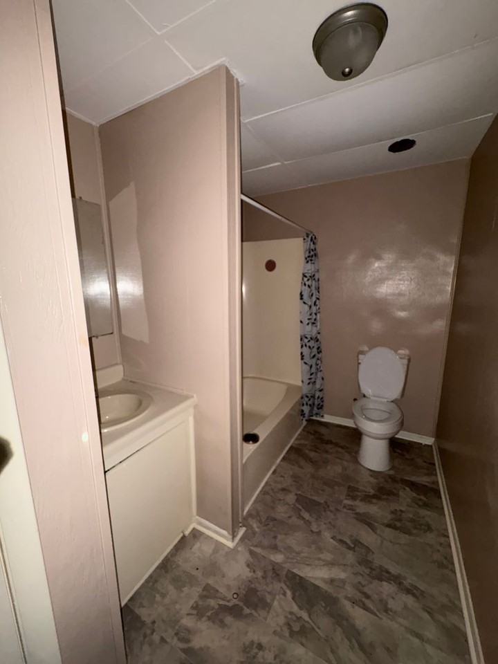 1129 N Three Notch St - Photo 6 of 8