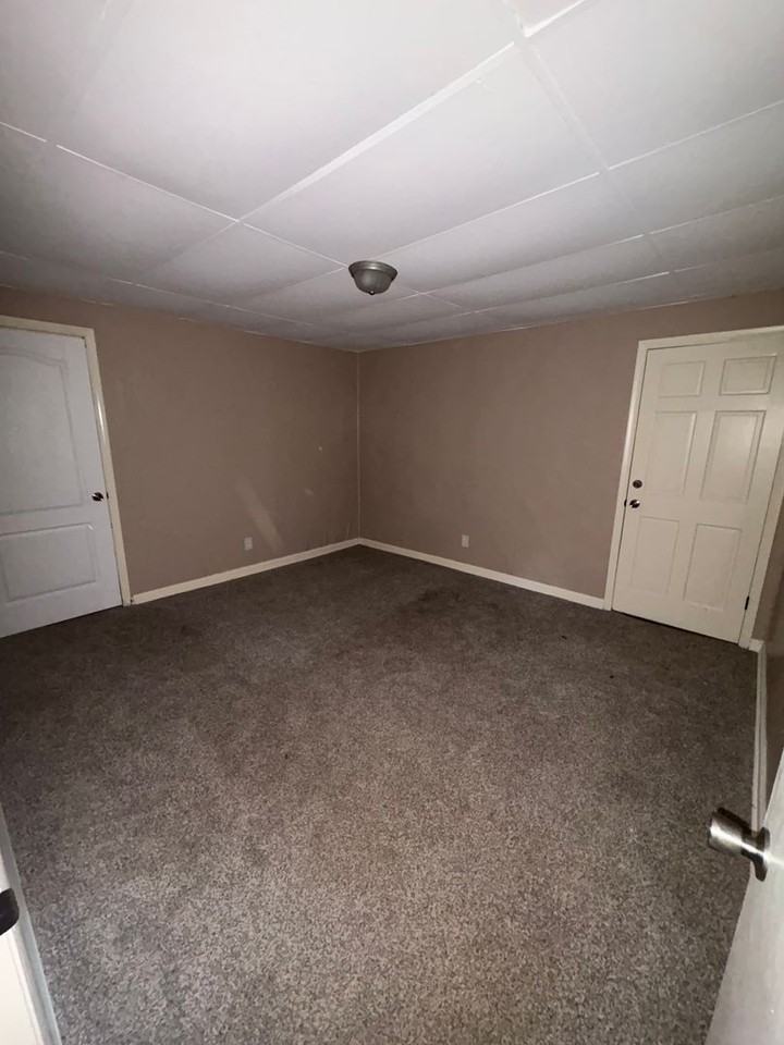 1129 N Three Notch St - Photo 7 of 8