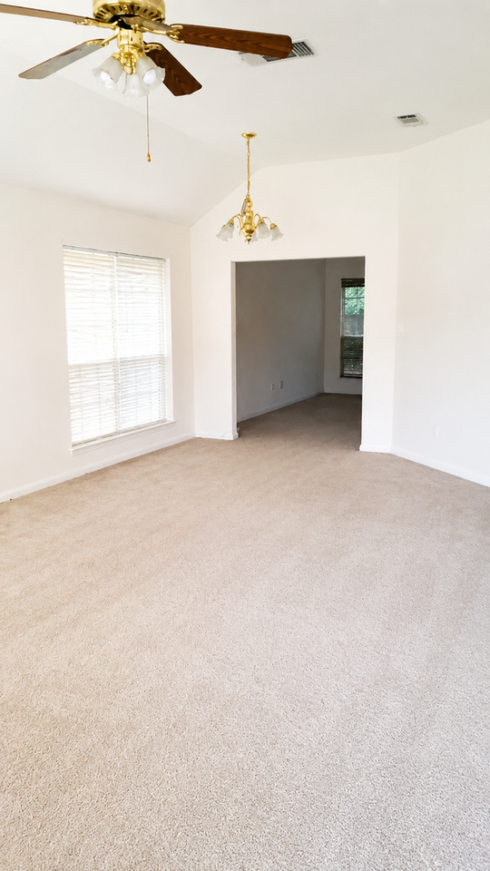 2605 Transit Dr - Photo 4 of 8