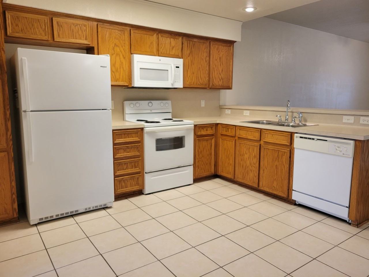 223 E Beeline Ln - Photo 7 of 20