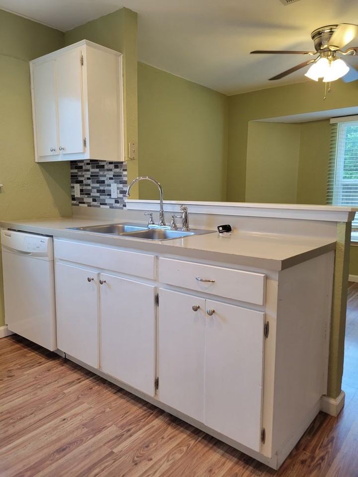 1229 Preswick Cir - Photo 7 of 21